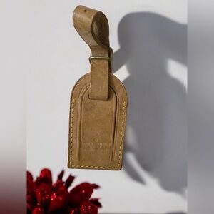Louis Vuitton Authentic Leather Brown Luggage Tag Adjustable Belt Style Loop